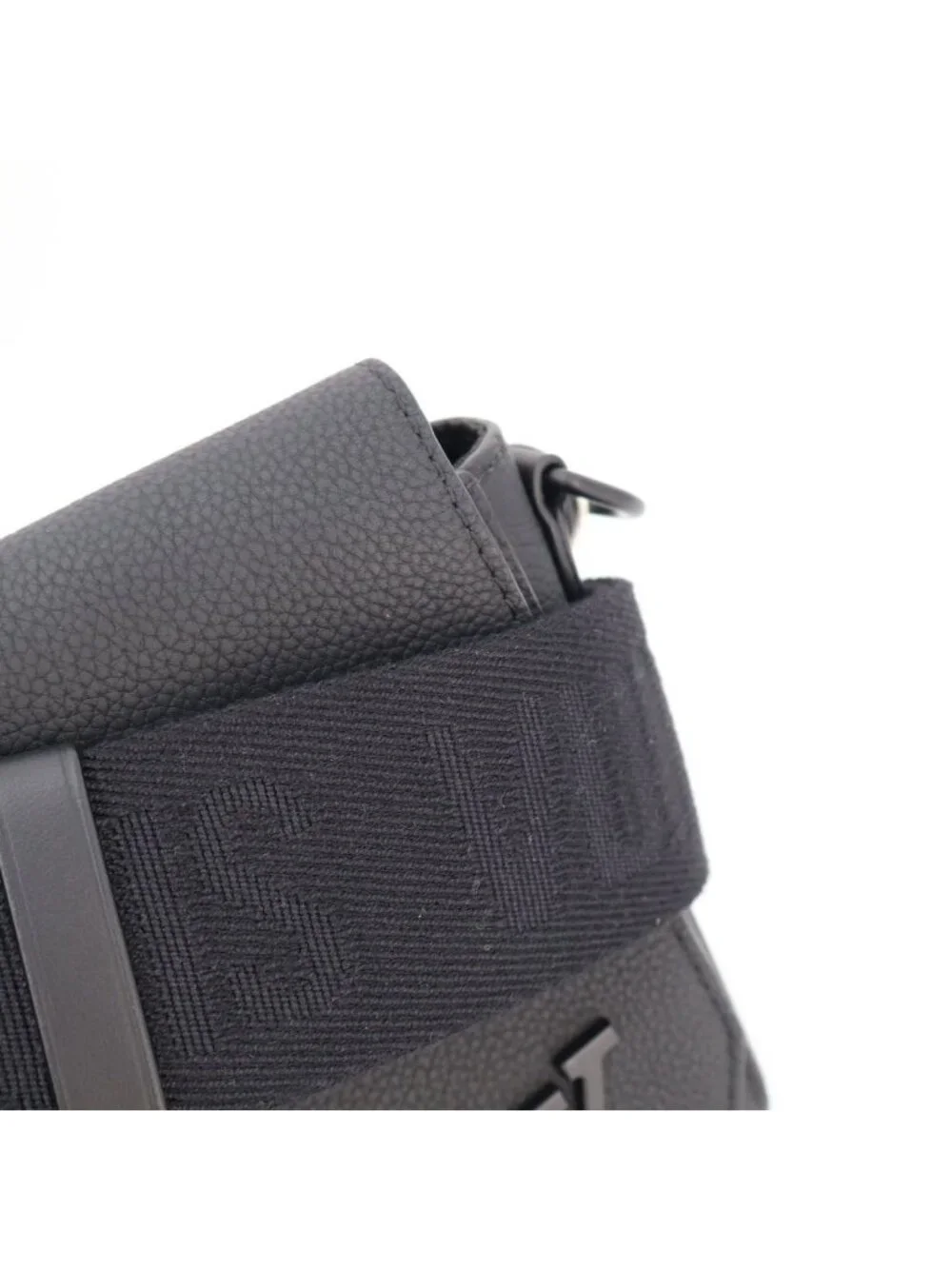 Louis Vuitton Takeoff Messenger Shoulder